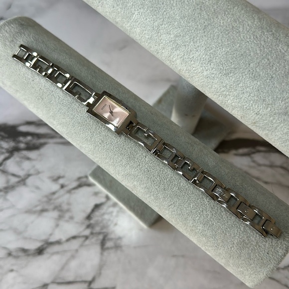 Guess Women’s Silver Dainty Chain Link Watch - Picture 1 of 6